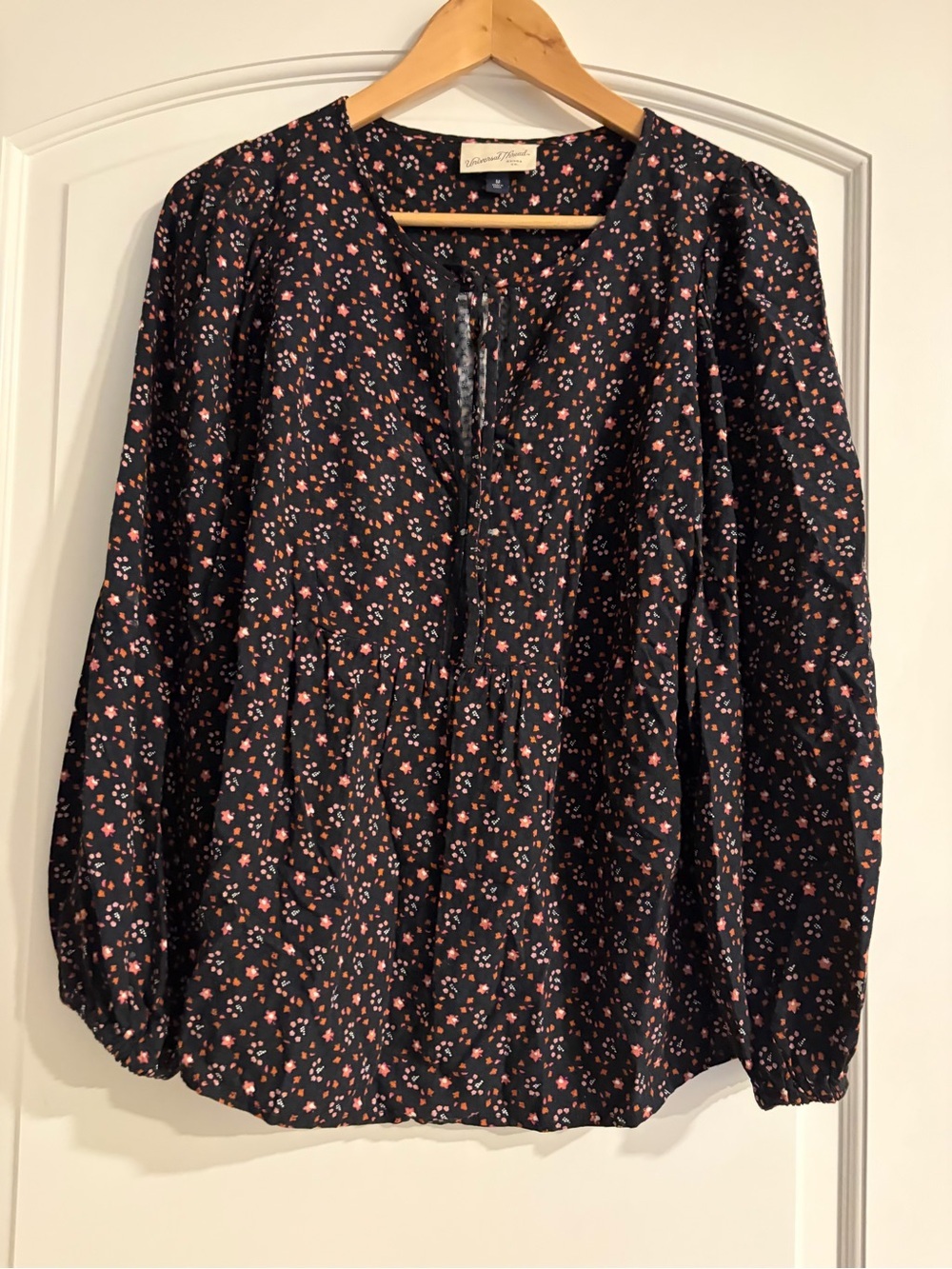 Universal Thread Women’s Navy Floral Peasant Blouse Lightweight Long Sleeve Top
